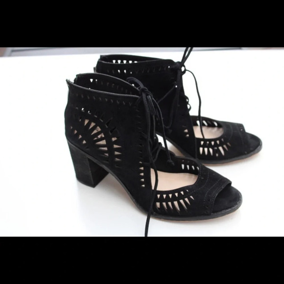 Vince Camuto cutout booties - Picture 1 of 13